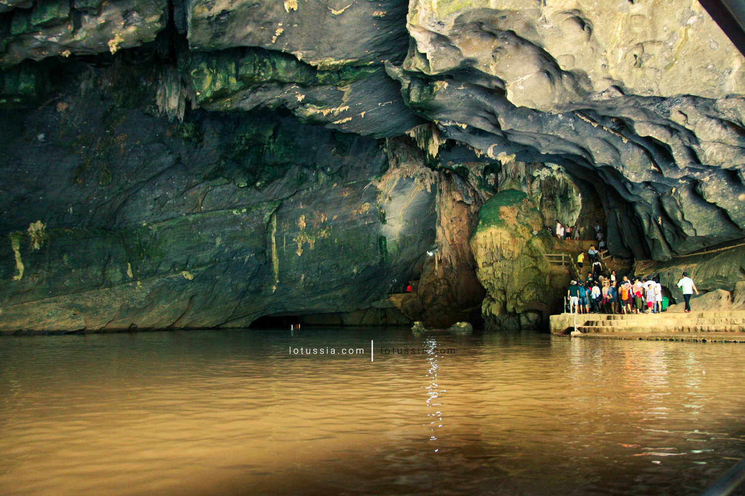 paradise cave vietnam